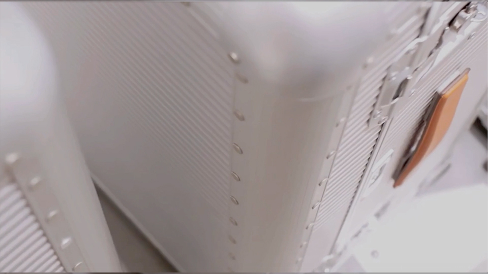 Enlarged downward view of a suitcase